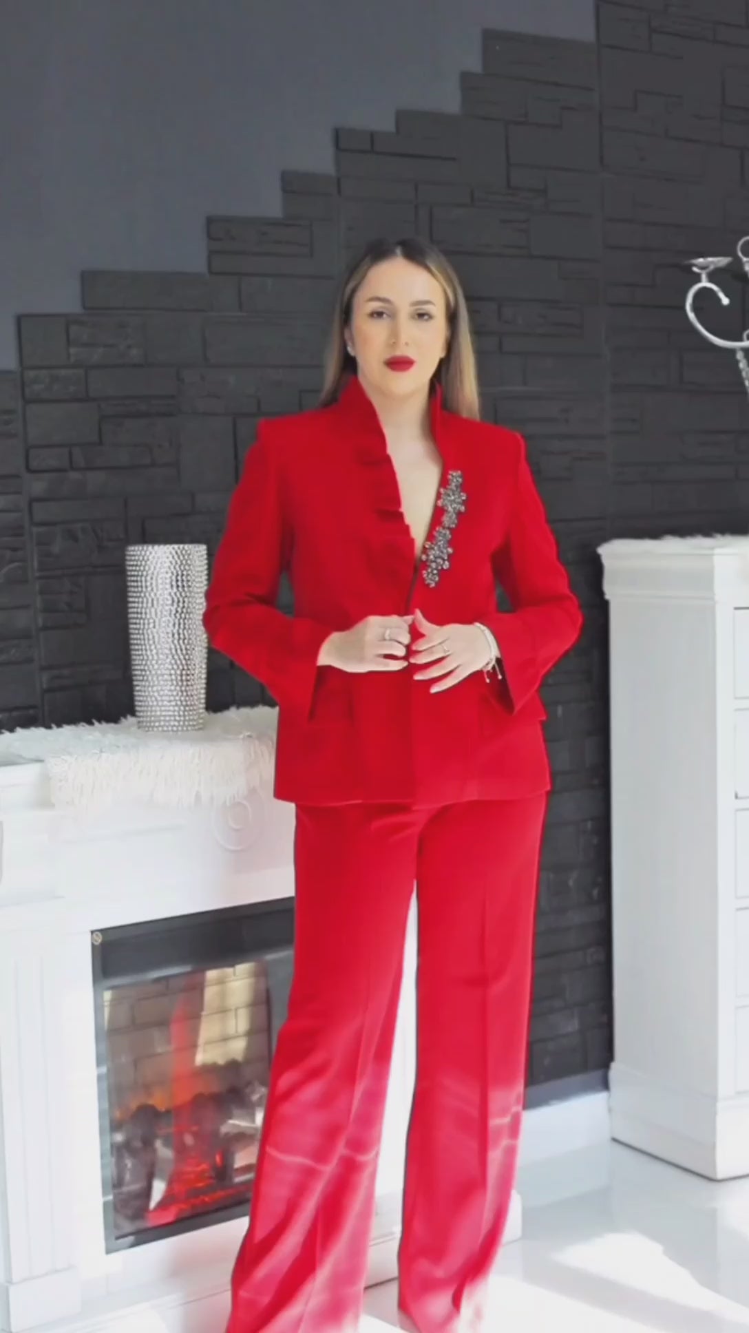 Costum Loretta Rosu